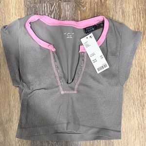 Urban Outfitters NWT Gray Ribbed Crop Top with Pink Trim size M/L